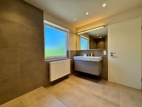 Bad mit Dusche (WC separat)