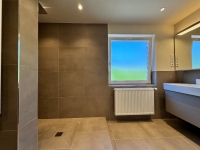 Bad mit Dusche (WC separat)